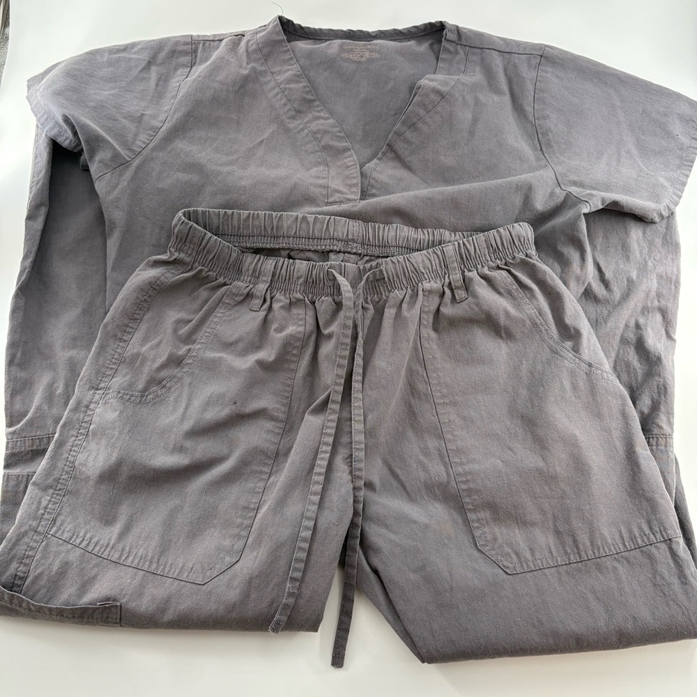 Black Star Women's Gray Scrub Set